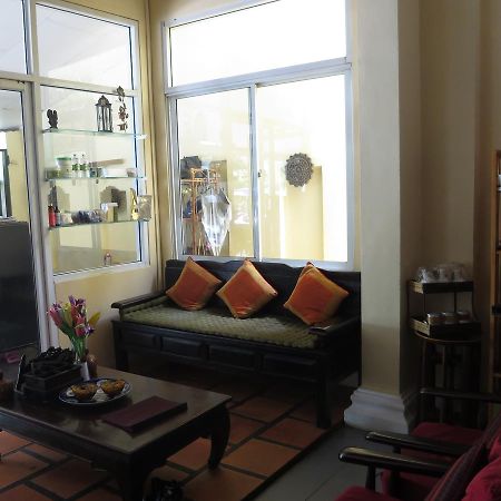 Goldie Guesthouse Phnom Penh Esterno foto