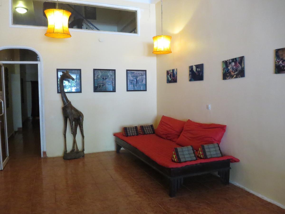 Goldie Guesthouse Phnom Penh Esterno foto