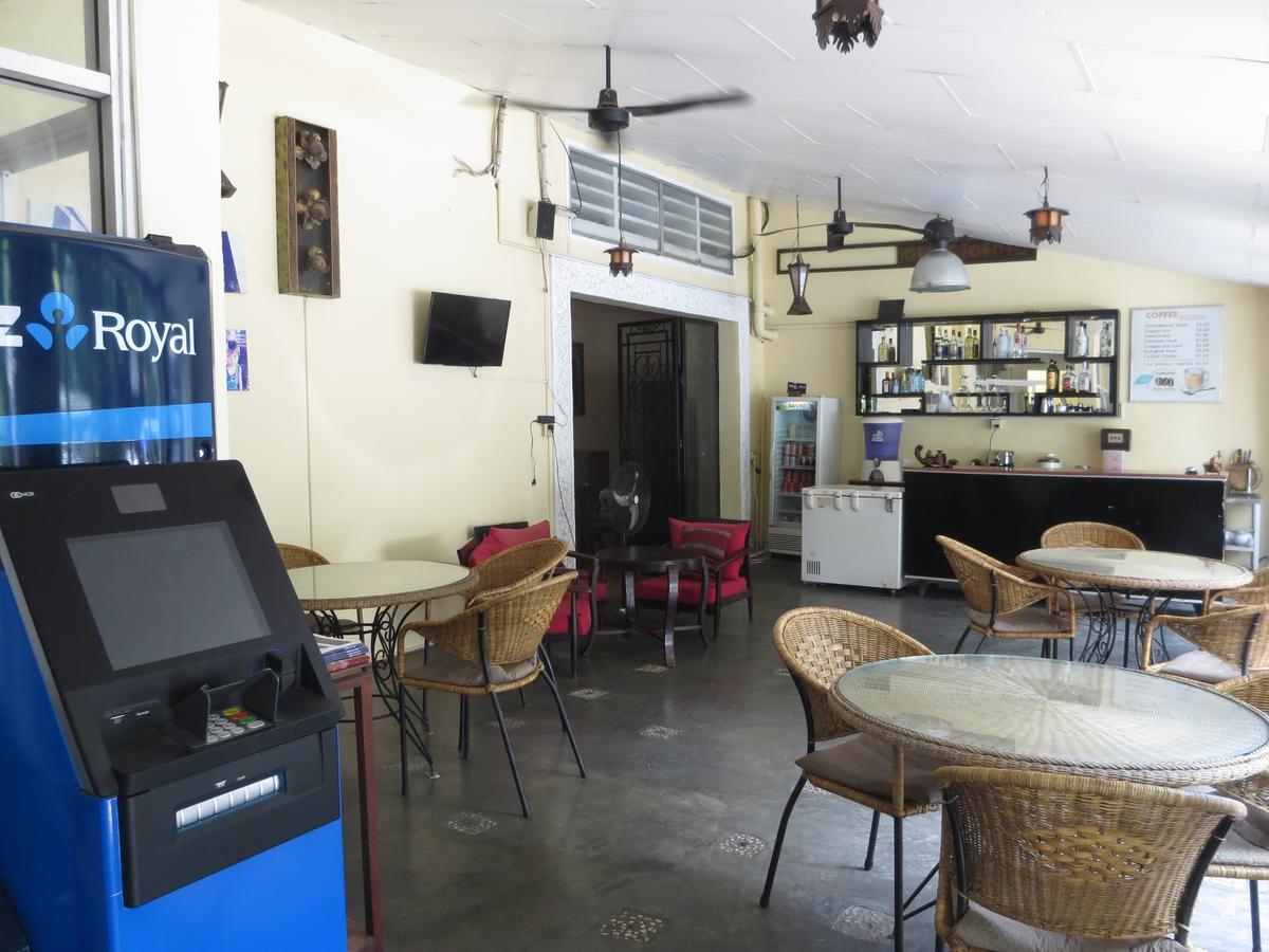 Goldie Guesthouse Phnom Penh Esterno foto