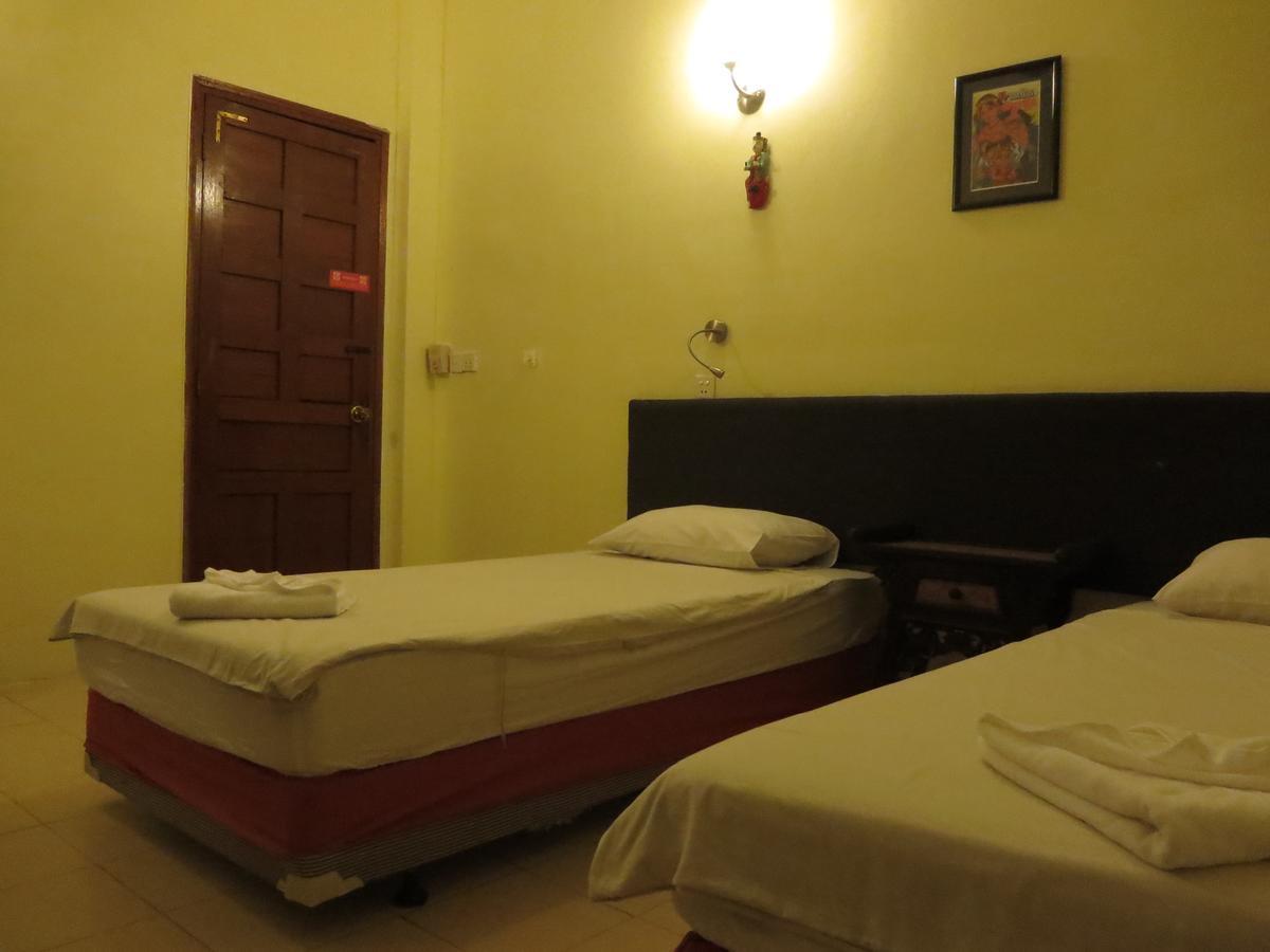 Goldie Guesthouse Phnom Penh Esterno foto