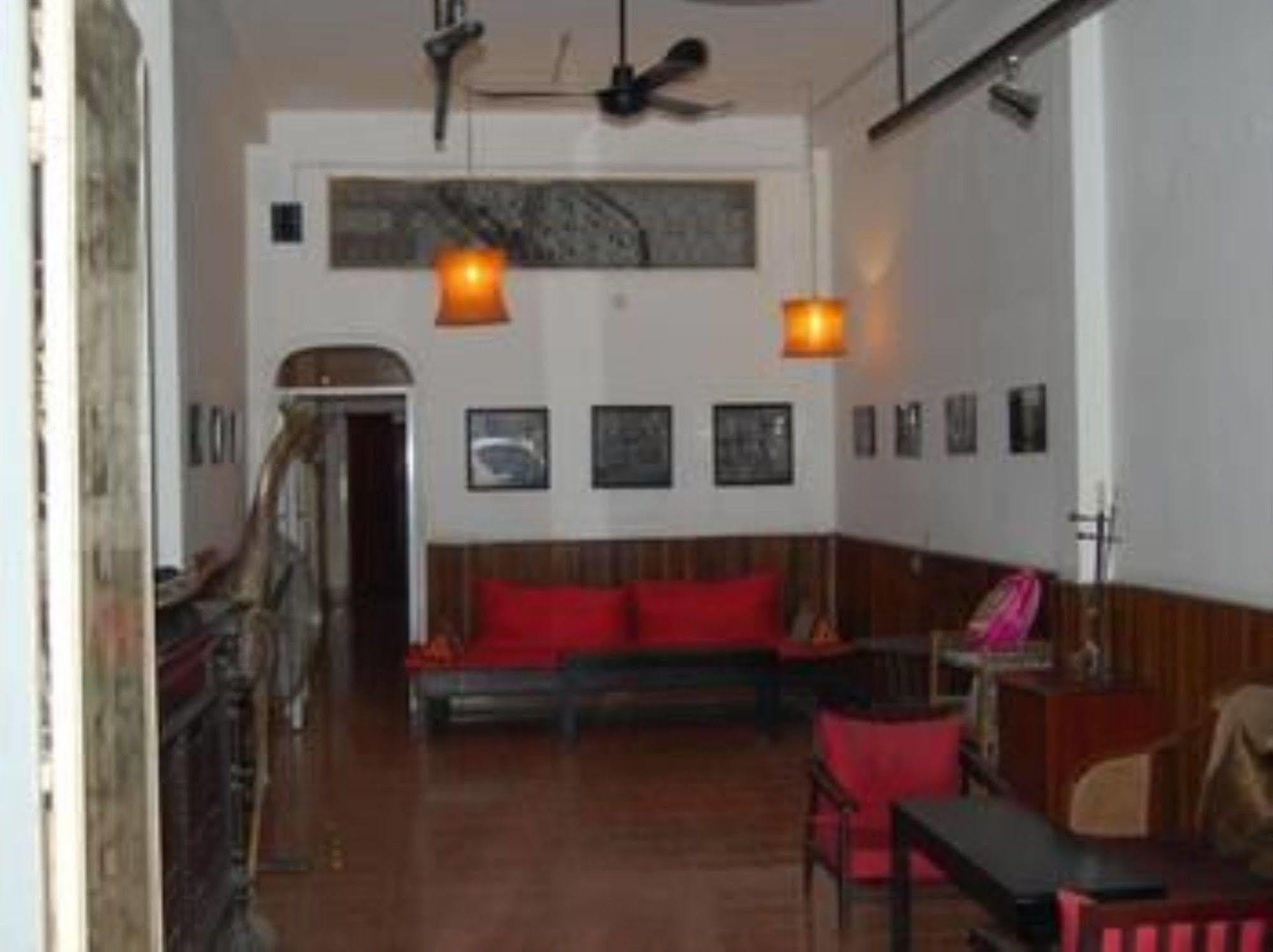 Goldie Guesthouse Phnom Penh Esterno foto