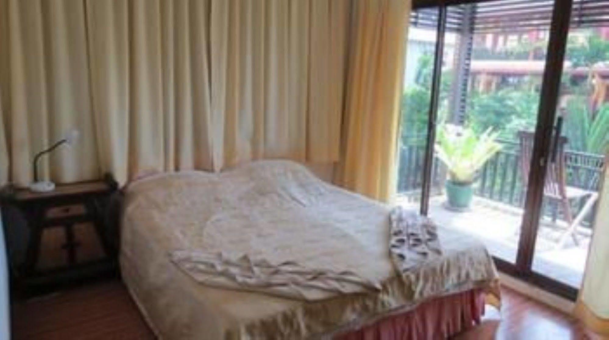 Goldie Guesthouse Phnom Penh Esterno foto