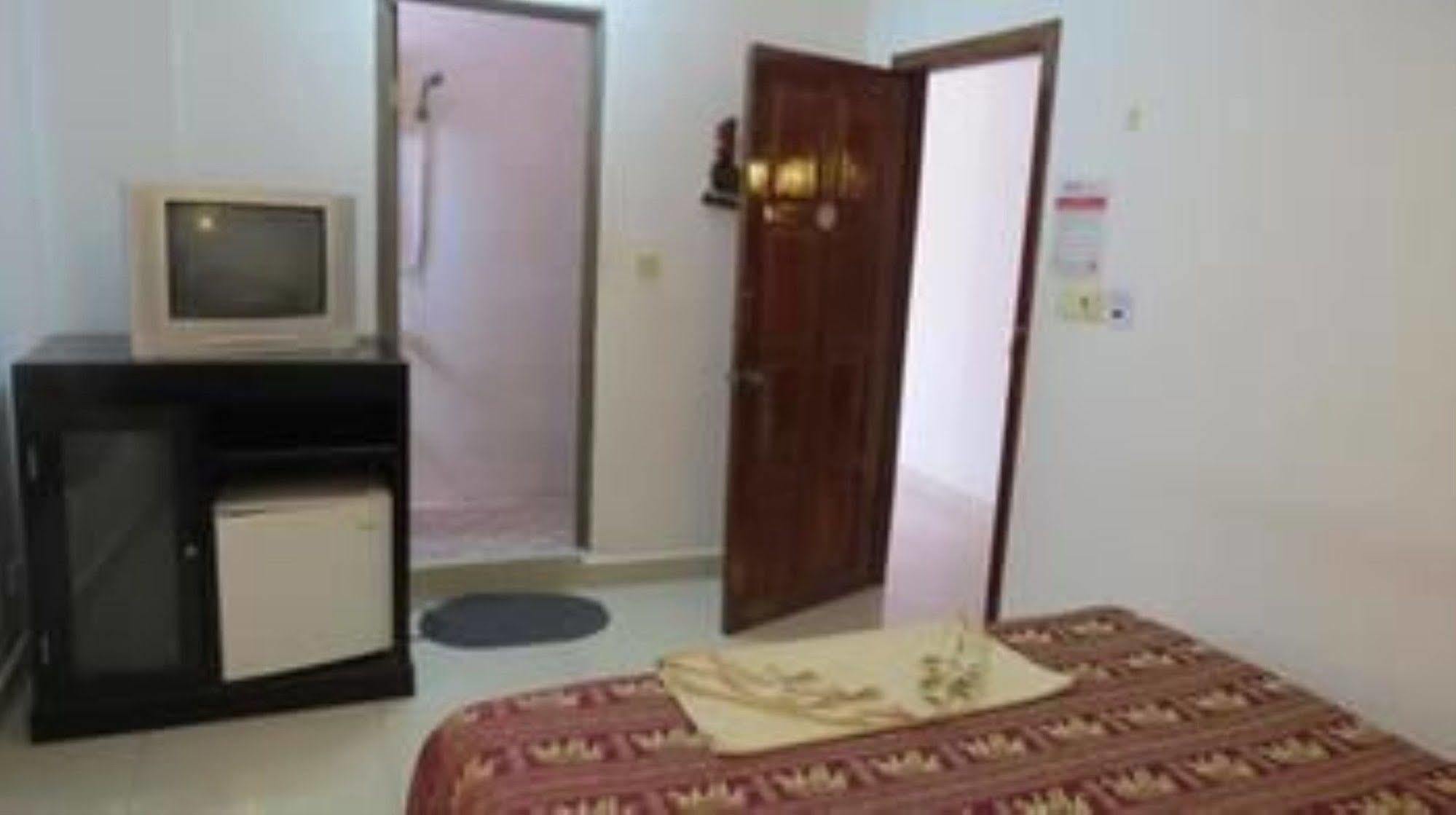 Goldie Guesthouse Phnom Penh Esterno foto