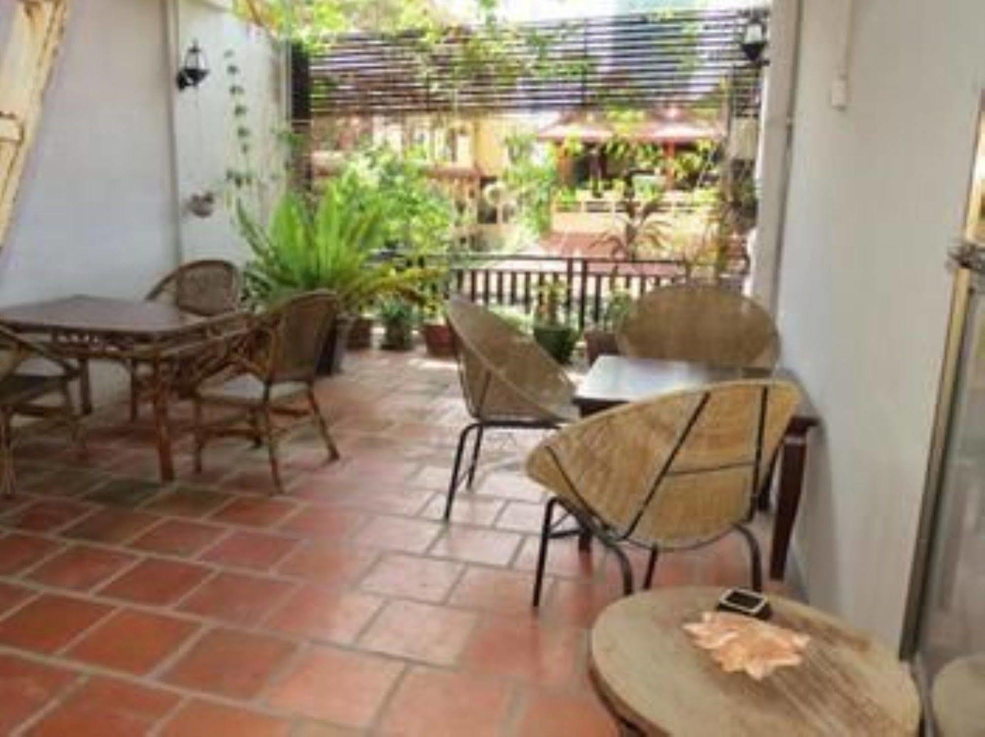 Goldie Guesthouse Phnom Penh Esterno foto